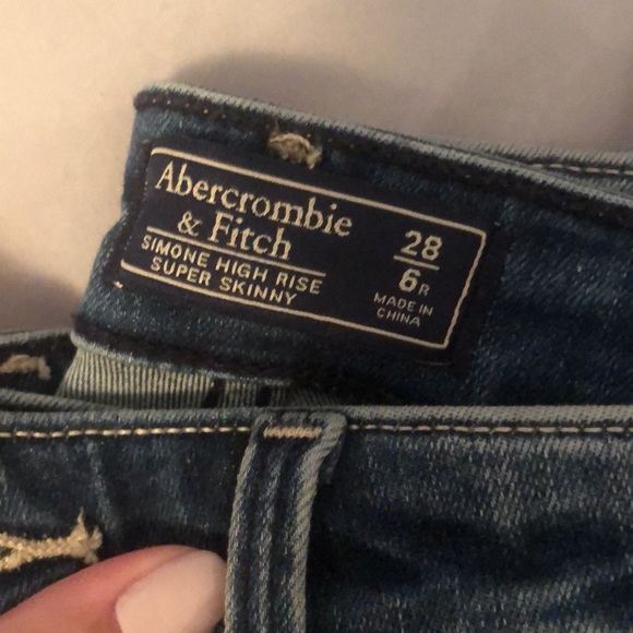 JEANS - Picture 2 of 3